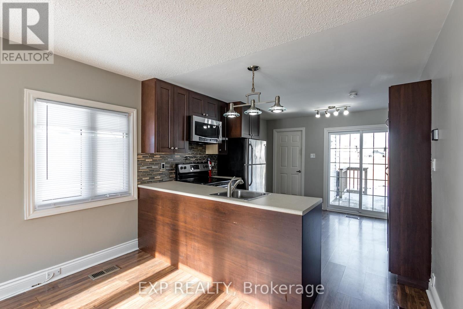 230 Pine Beach Drive, Georgina, Ontario L4P 2V5 - Photo 9 - N12523852