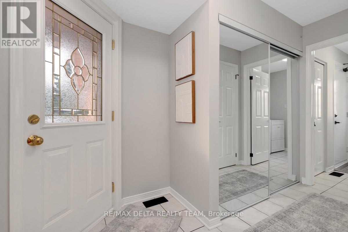 95 Tartan Drive, Ottawa, Ontario K2J 3V6 - Photo 2 - X12524144