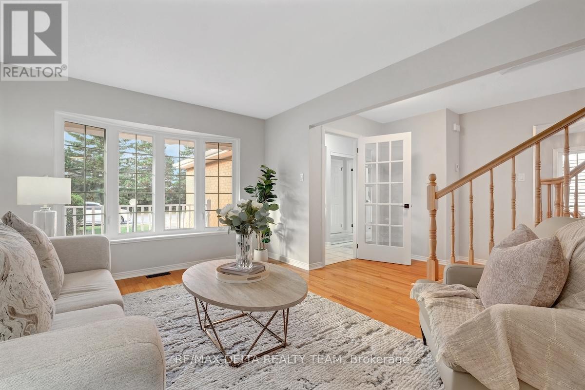 95 Tartan Drive, Ottawa, Ontario K2J 3V6 - Photo 5 - X12524144