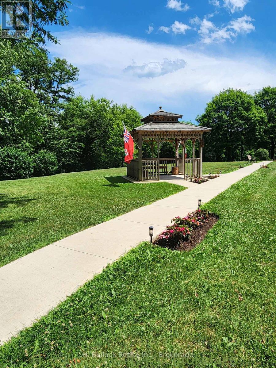 105 - 5090 Pinedale Avenue, Burlington, Ontario L7L 3V8 - Photo 5 - W12524042