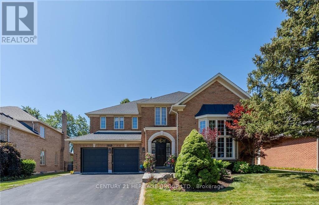 2010 Parklane Crescent, Burlington, Ontario  L7M 3V5 - Photo 2 - W12523840