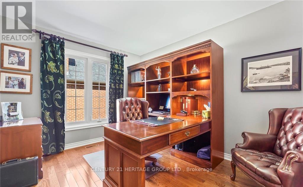 2010 Parklane Crescent, Burlington, Ontario  L7M 3V5 - Photo 5 - W12523840