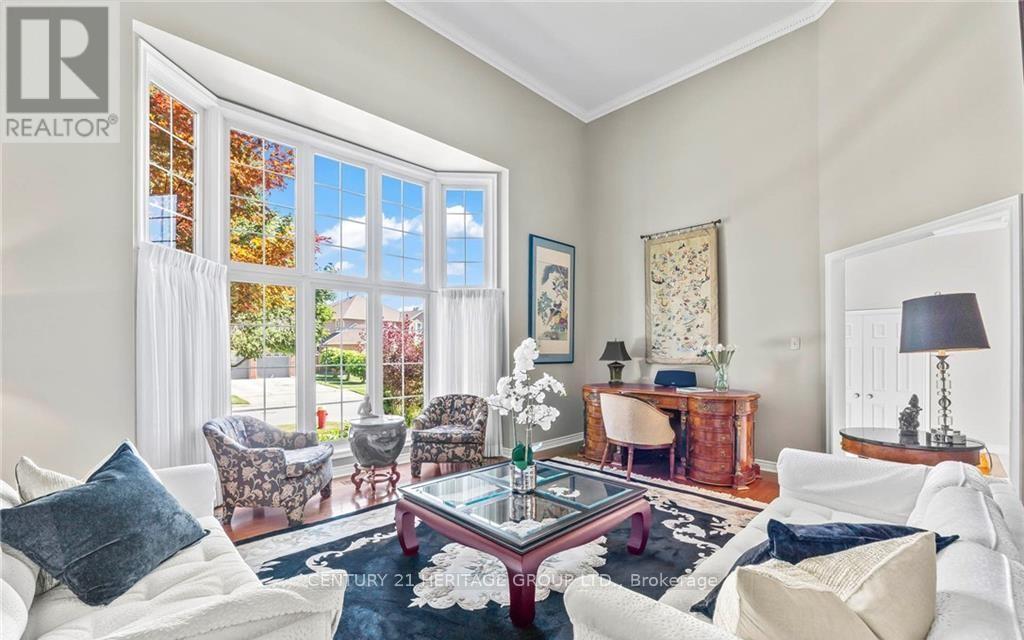 2010 Parklane Crescent, Burlington, Ontario  L7M 3V5 - Photo 6 - W12523840