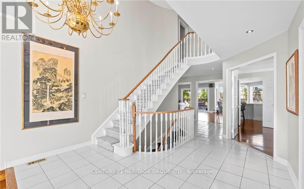 2010 Parklane Crescent, Burlington, Ontario  L7M 3V5 - Photo 7 - W12523840