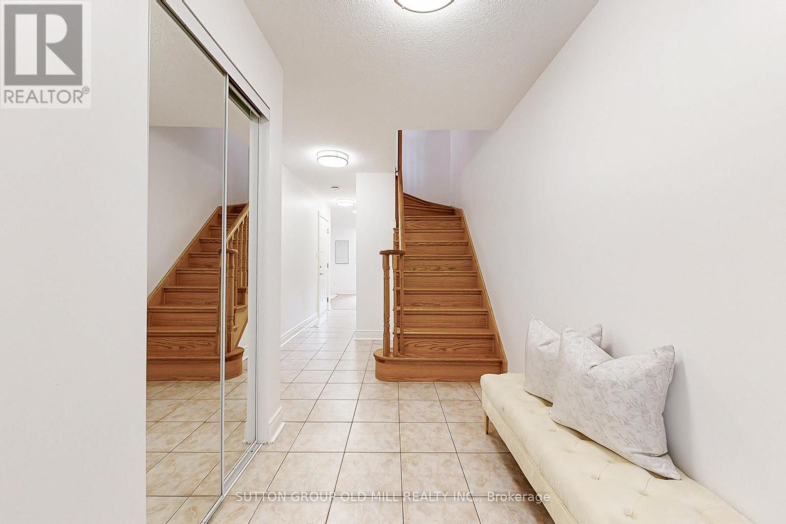 29 Yachters Lane, Toronto, Ontario  M8V 4C5 - Photo 4 - W12523858