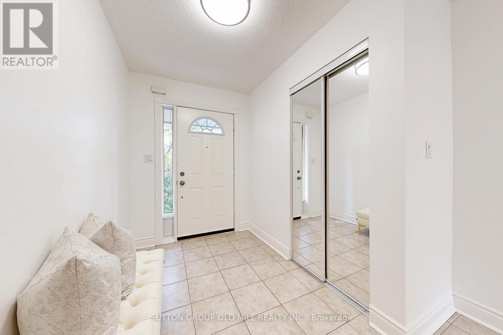 29 Yachters Lane, Toronto, Ontario  M8V 4C5 - Photo 5 - W12523858