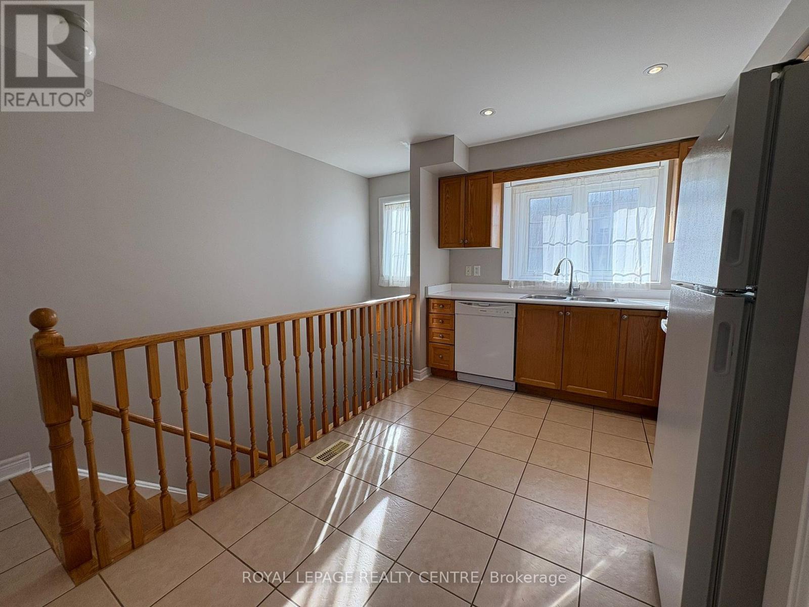 5 - 1128 Dundas Street W, Mississauga, Ontario  L5C 1E1 - Photo 8 - W12523860