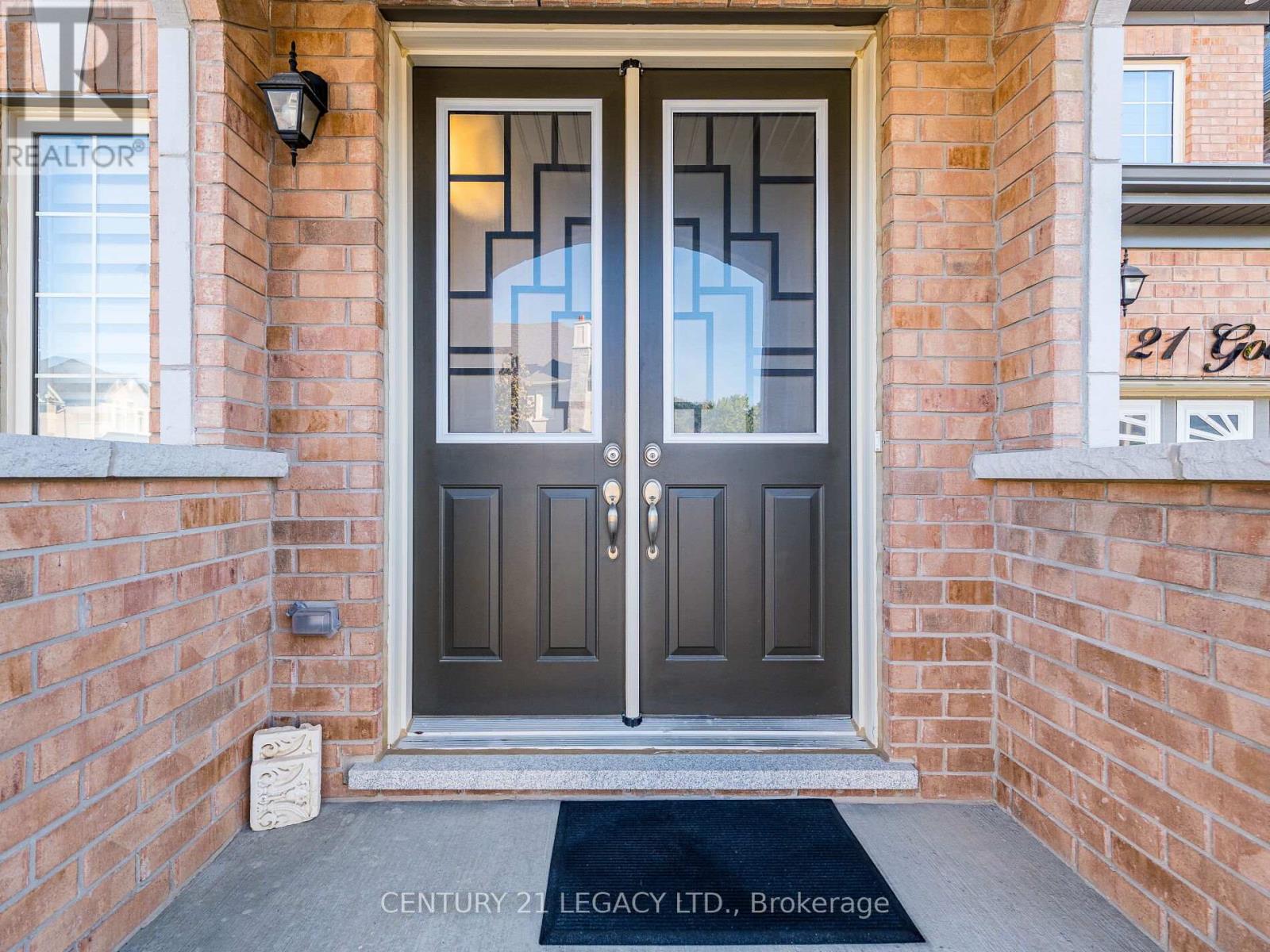 21 Goodview Drive, Brampton, Ontario  L6R 4C3 - Photo 4 - W12523922