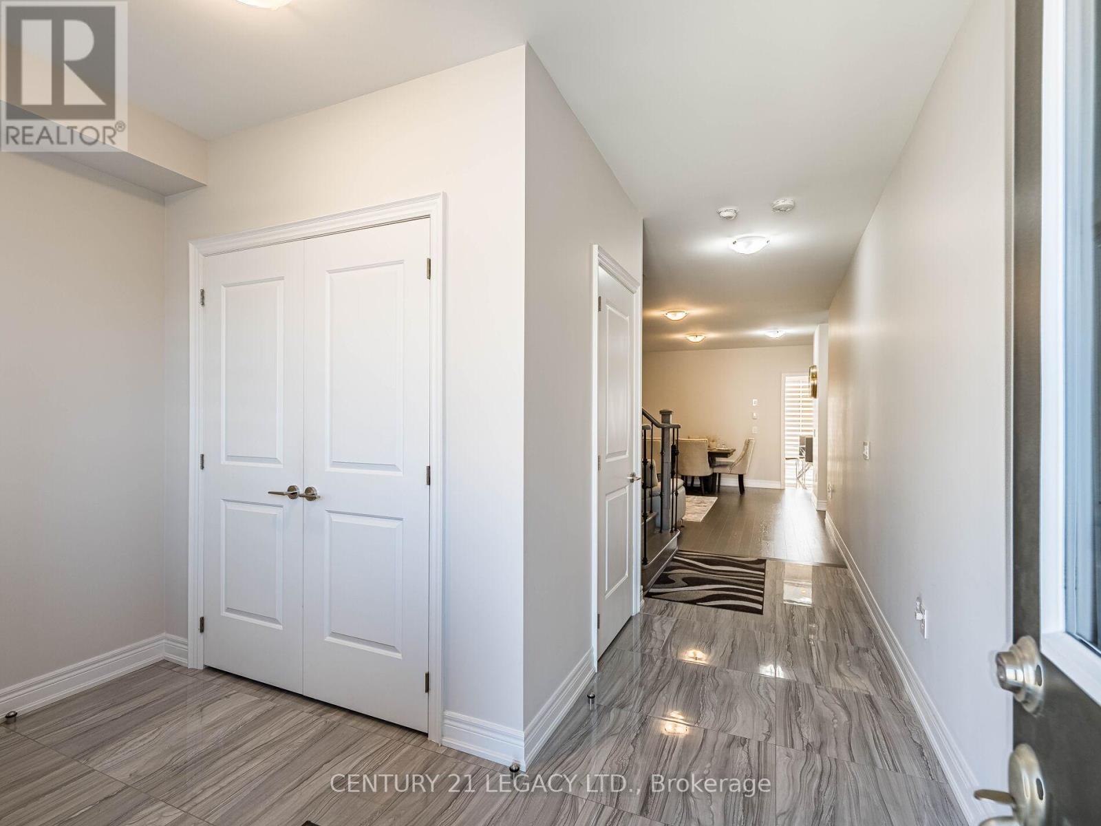 21 Goodview Drive, Brampton, Ontario  L6R 4C3 - Photo 5 - W12523922