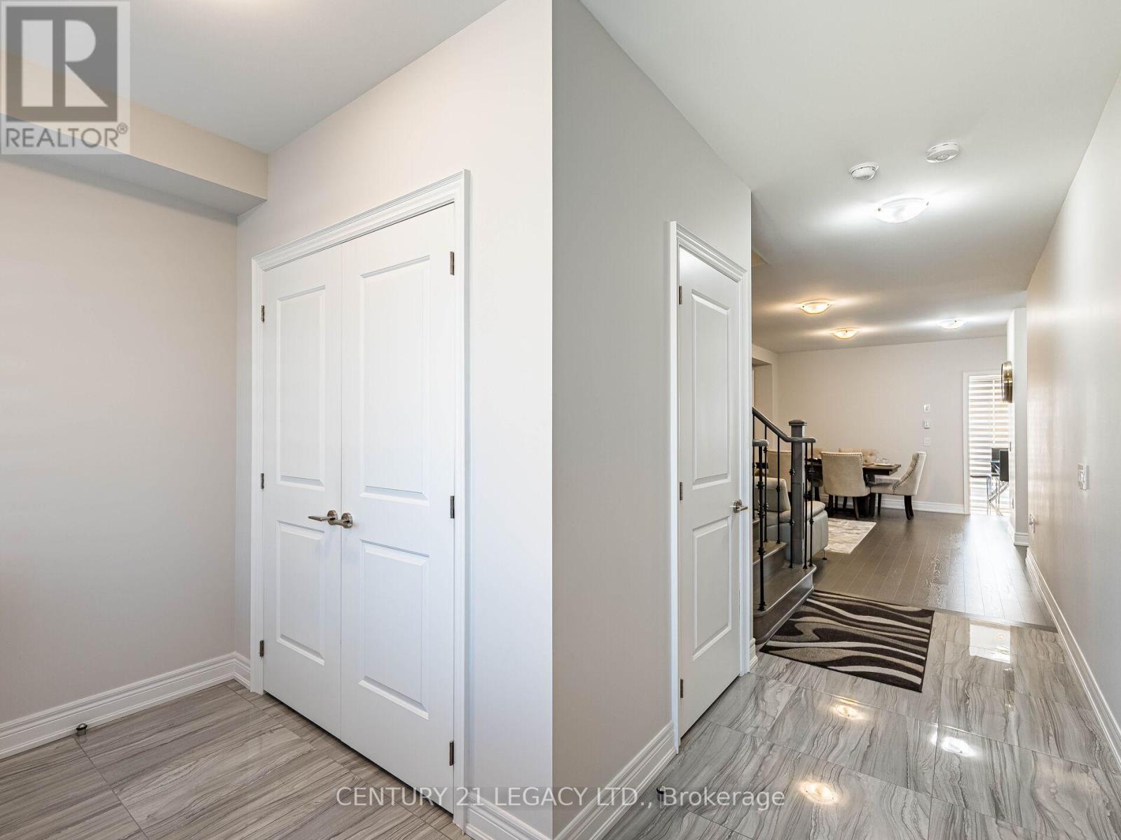 21 Goodview Drive, Brampton, Ontario  L6R 4C3 - Photo 7 - W12523922