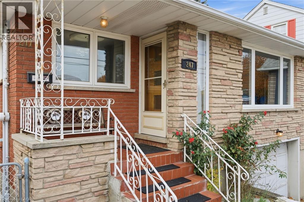 247 Grantham Avenue, St. Catharines, Ontario L2M 4Z6 - Photo 3 - 40781082