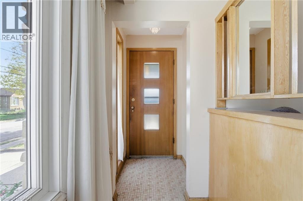 247 Grantham Avenue, St. Catharines, Ontario L2M 4Z6 - Photo 4 - 40781082