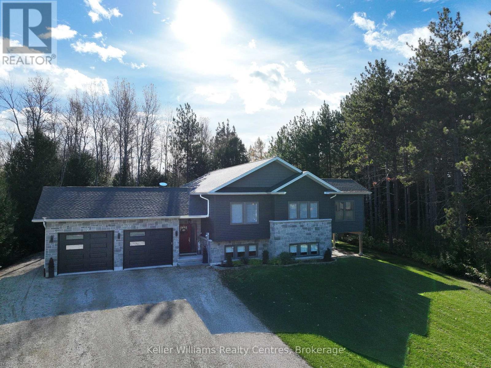 18 Telford Street, South Bruce Peninsula, Ontario  N0H 2T0 - Photo 2 - X12523944