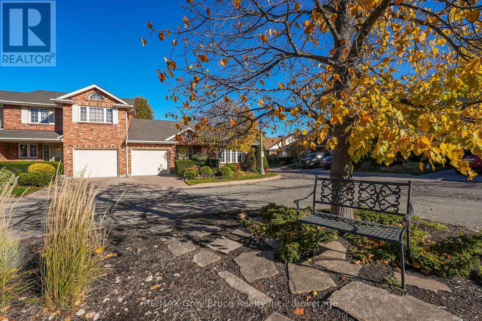 10 - 2720 Mewburn Road, Niagara Falls, Ontario  L2J 4J5 - Photo 2 - X12524066