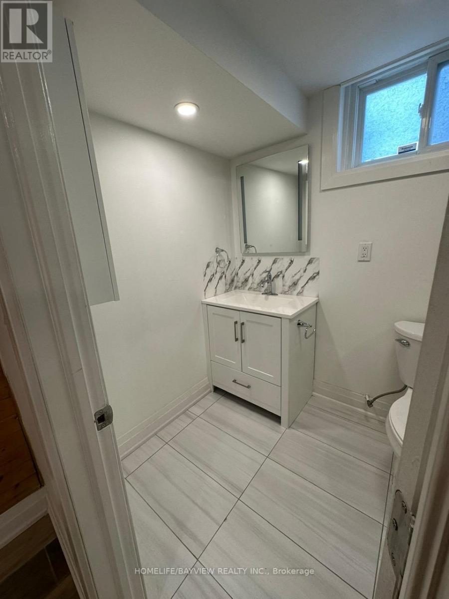 2 Pinemore Crescent, Toronto, Ontario  M3A 1W6 - Photo 15 - C12523946