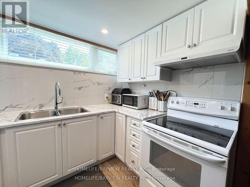 2 Pinemore Crescent, Toronto, Ontario  M3A 1W6 - Photo 4 - C12523946