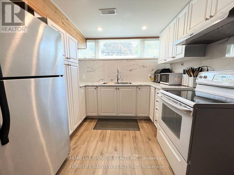 2 Pinemore Crescent, Toronto, Ontario  M3A 1W6 - Photo 5 - C12523946