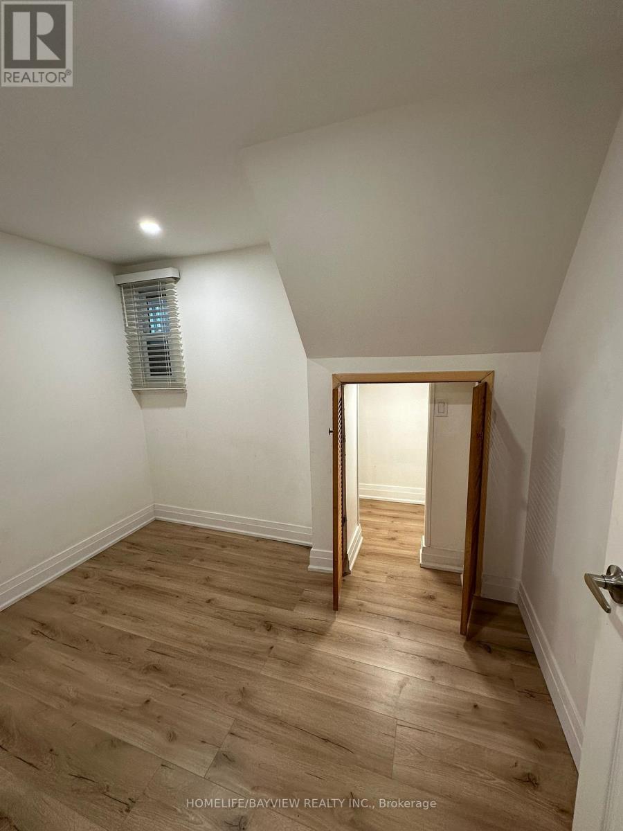 2 Pinemore Crescent, Toronto, Ontario  M3A 1W6 - Photo 7 - C12523946