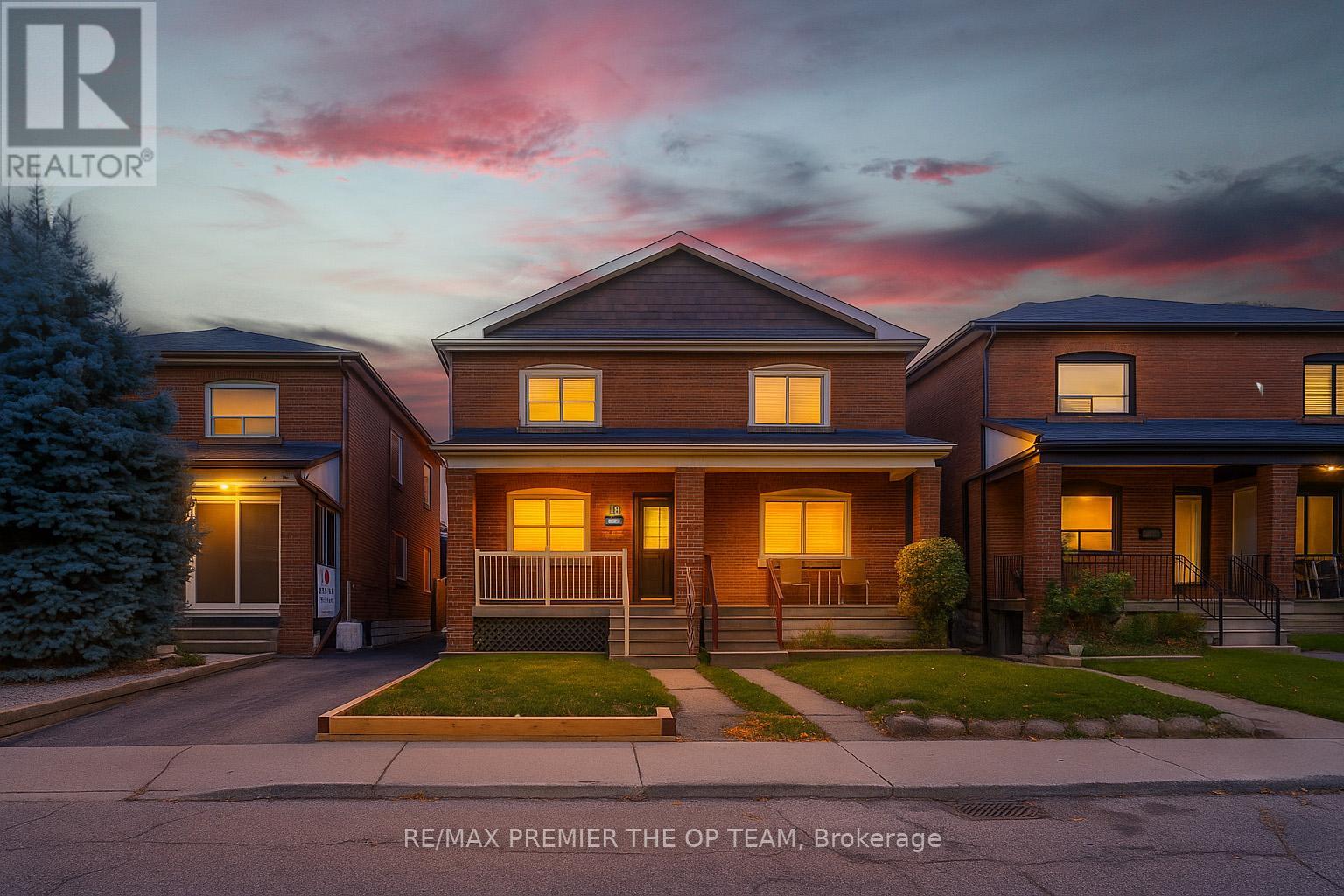 18 GREYTON CRESCENT, Toronto, Ontario