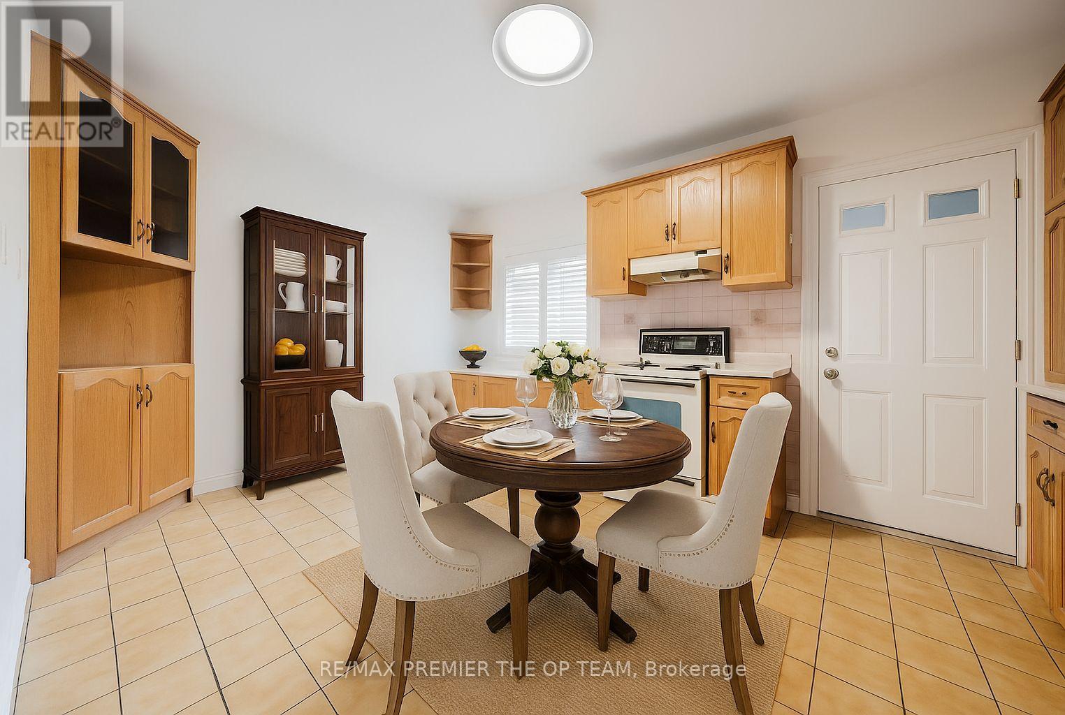 18 Greyton Crescent, Toronto, Ontario  M6E 2G2 - Photo 11 - C12523954