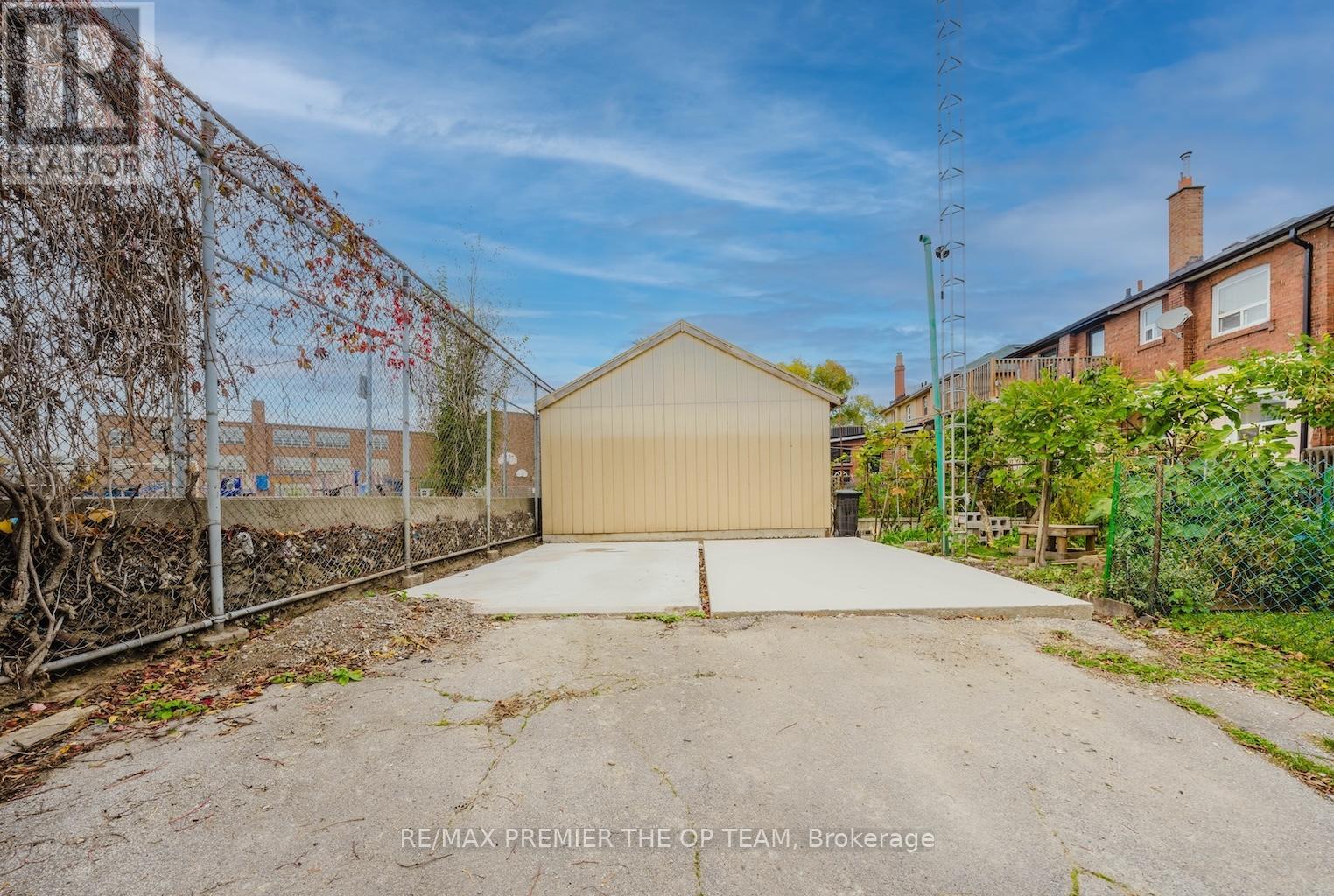 18 Greyton Crescent, Toronto, Ontario  M6E 2G2 - Photo 27 - C12523954