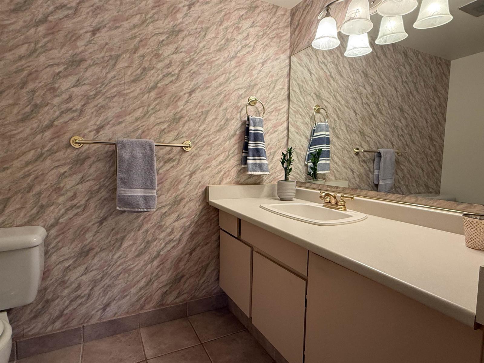 218 15020 North Bluff Road, White Rock, British Columbia  V4B 5A4 - Photo 14 - R3065714