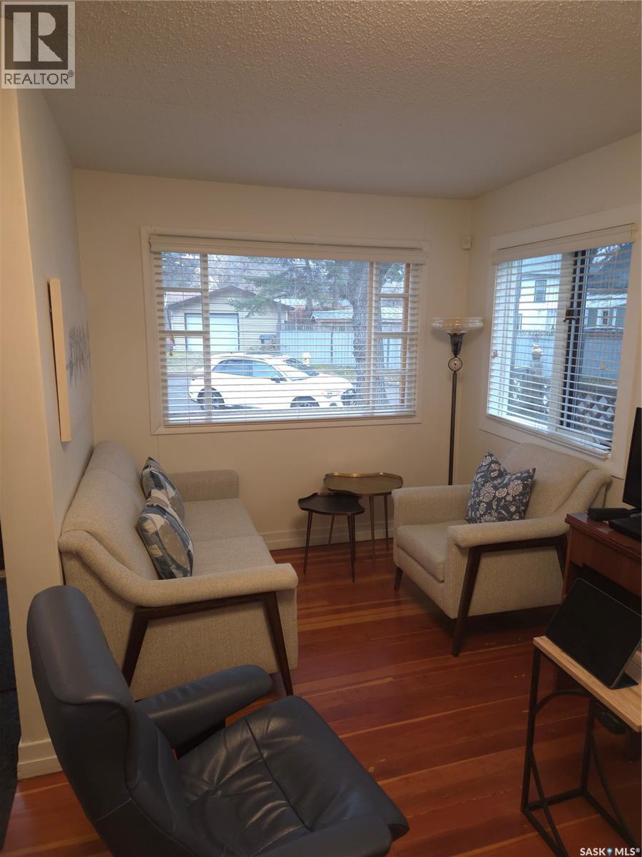 505 F Avenue N, Saskatoon, Saskatchewan  S7L 1W2 - Photo 2 - SK023635