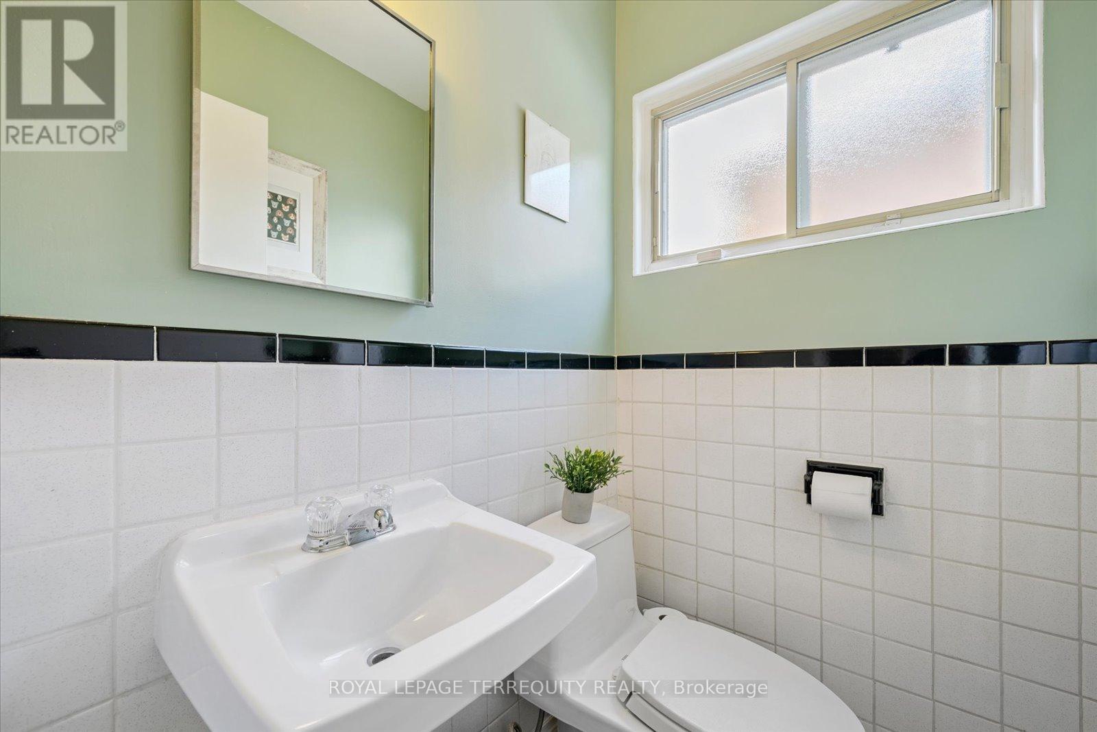 1201 Kingsholm Drive, Mississauga, Ontario  L4Y 2H1 - Photo 31 - W12523478