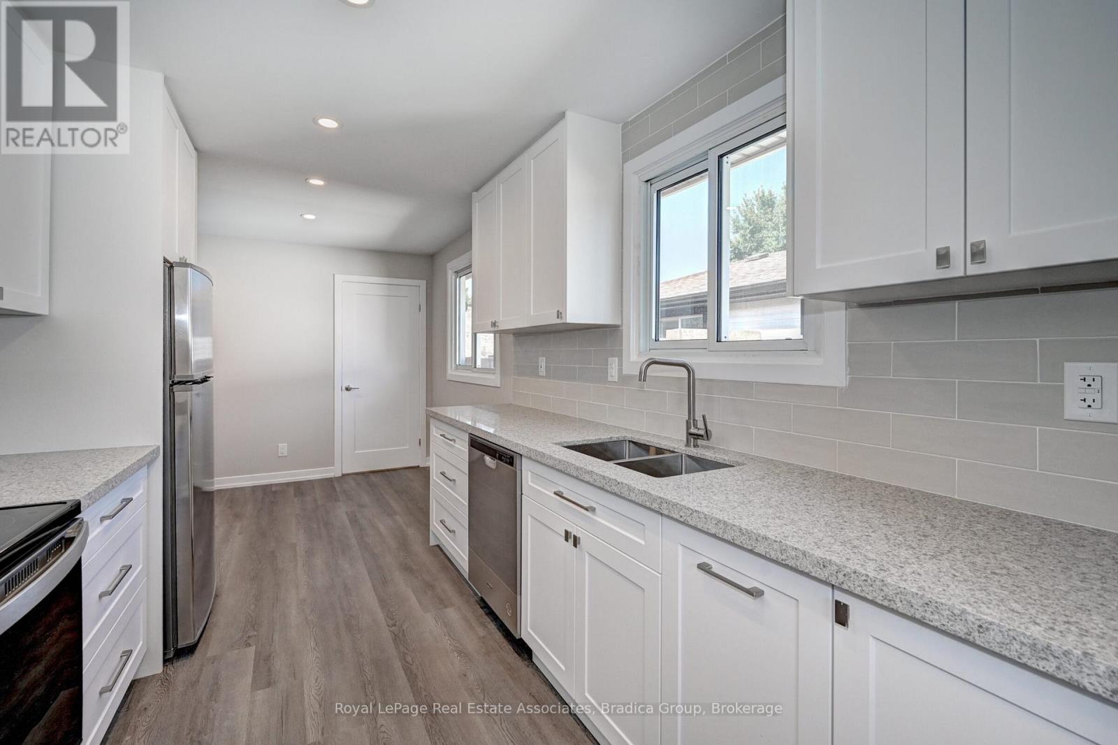 78 Barwood Crescent, Kitchener, Ontario N2E 1V1 - Photo 5 - X12448427