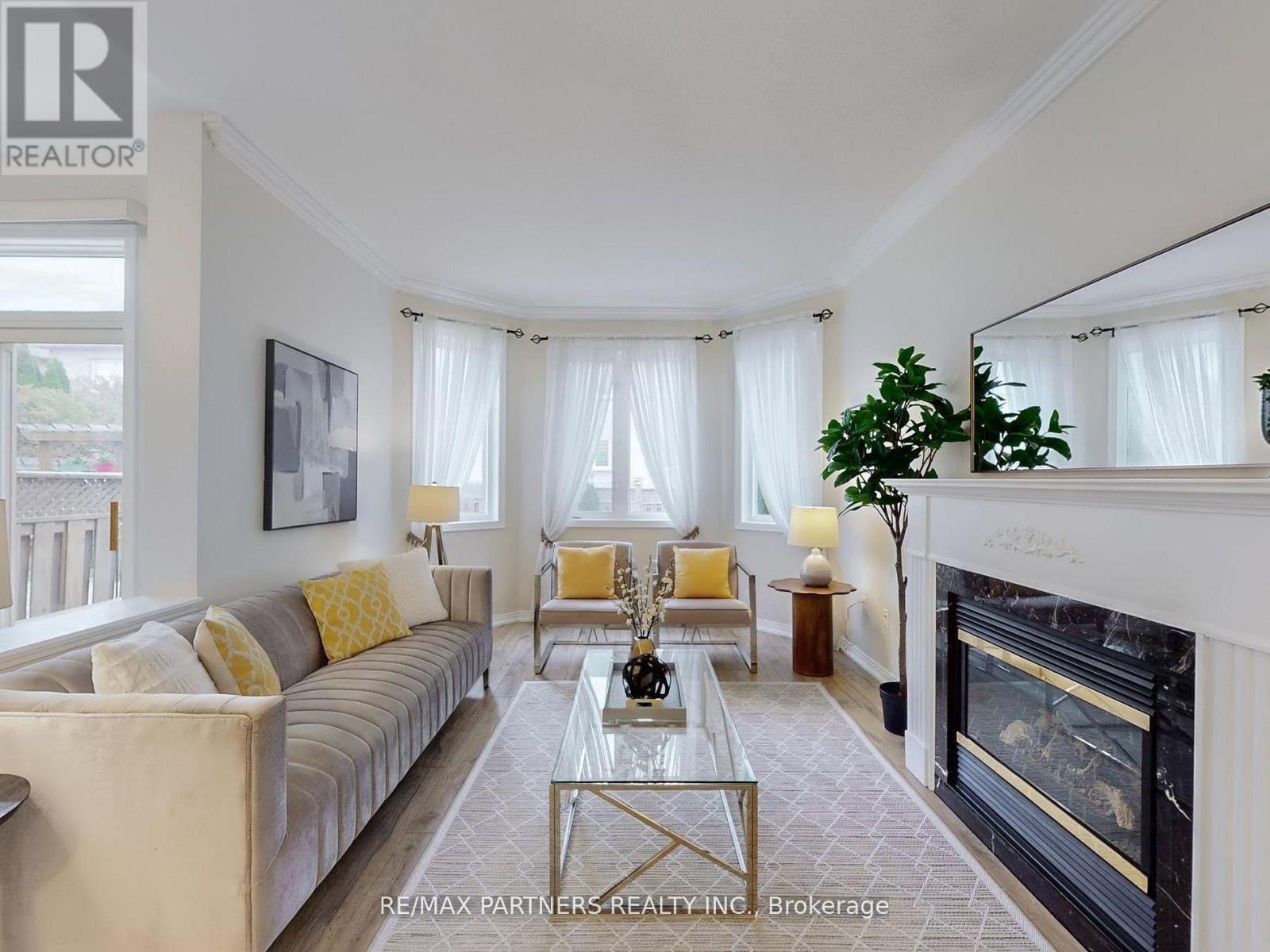 10 Whitford Road, Markham, Ontario  L6C 2J3 - Photo 2 - N12523998