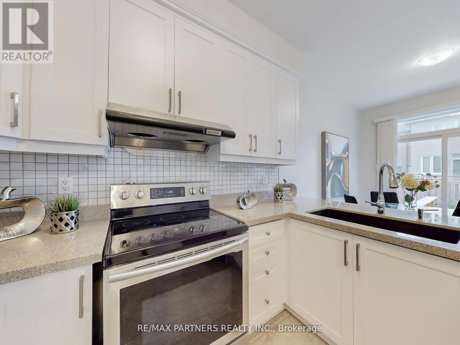 10 Whitford Road, Markham, Ontario  L6C 2J3 - Photo 6 - N12523998