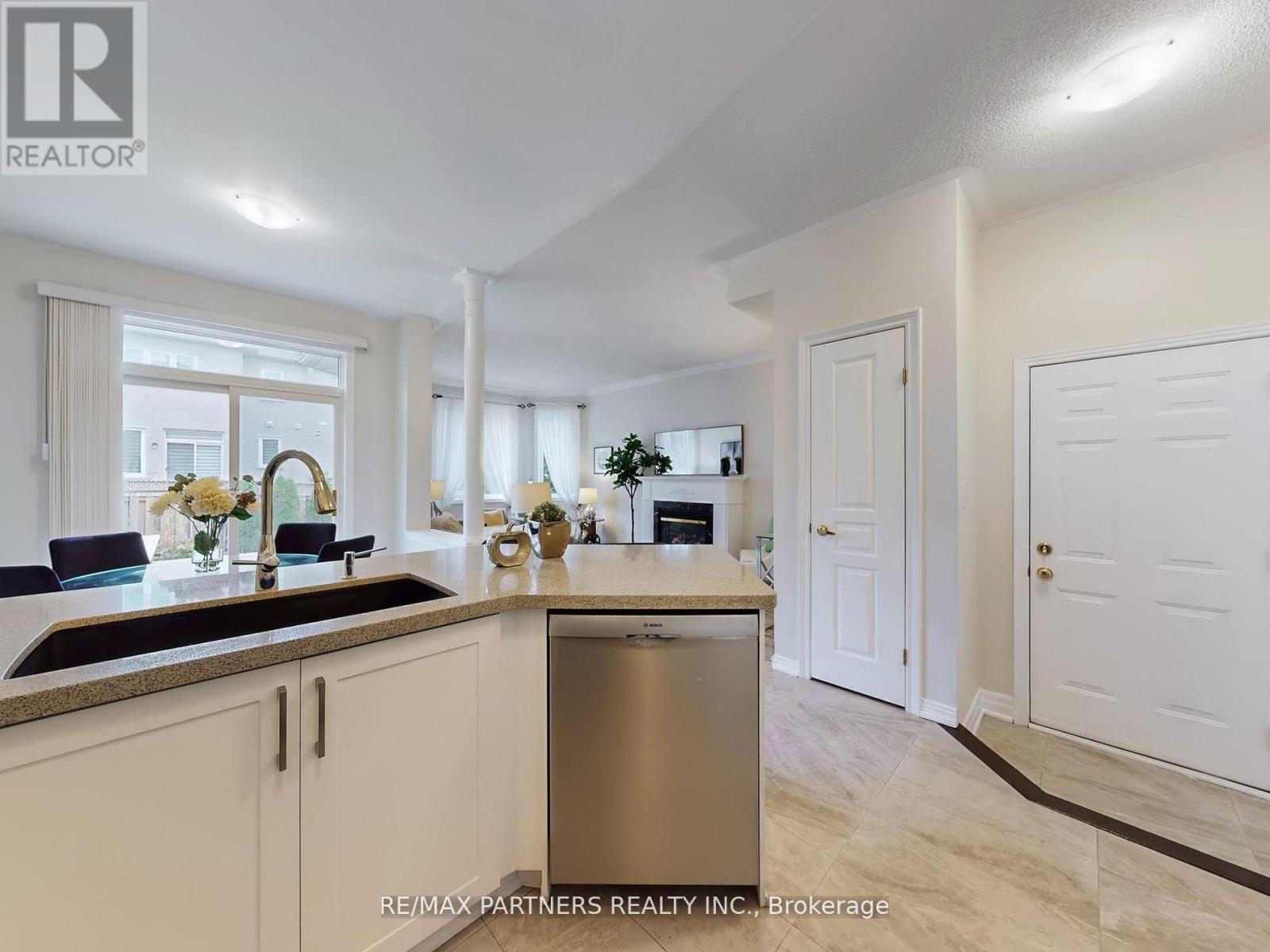 10 Whitford Road, Markham, Ontario  L6C 2J3 - Photo 7 - N12523998