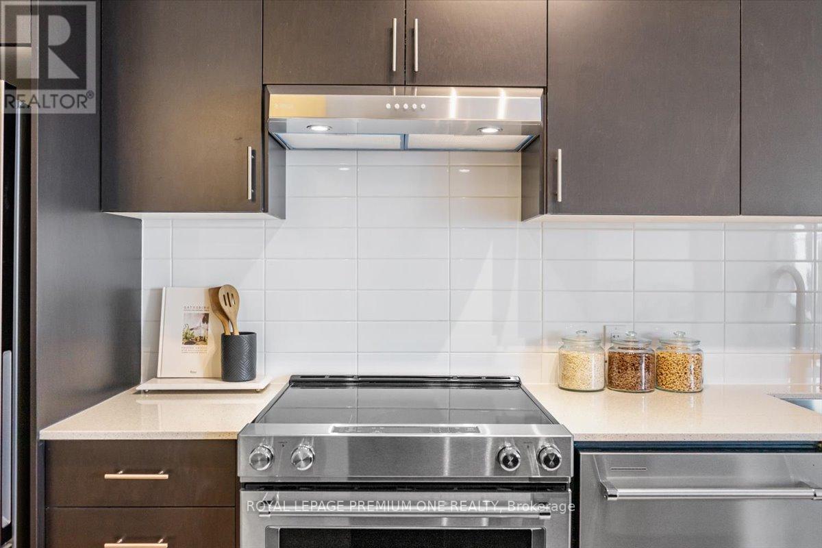 2102 - 8960 Jane Street, Vaughan, Ontario  L4K 0N9 - Photo 11 - N12524014