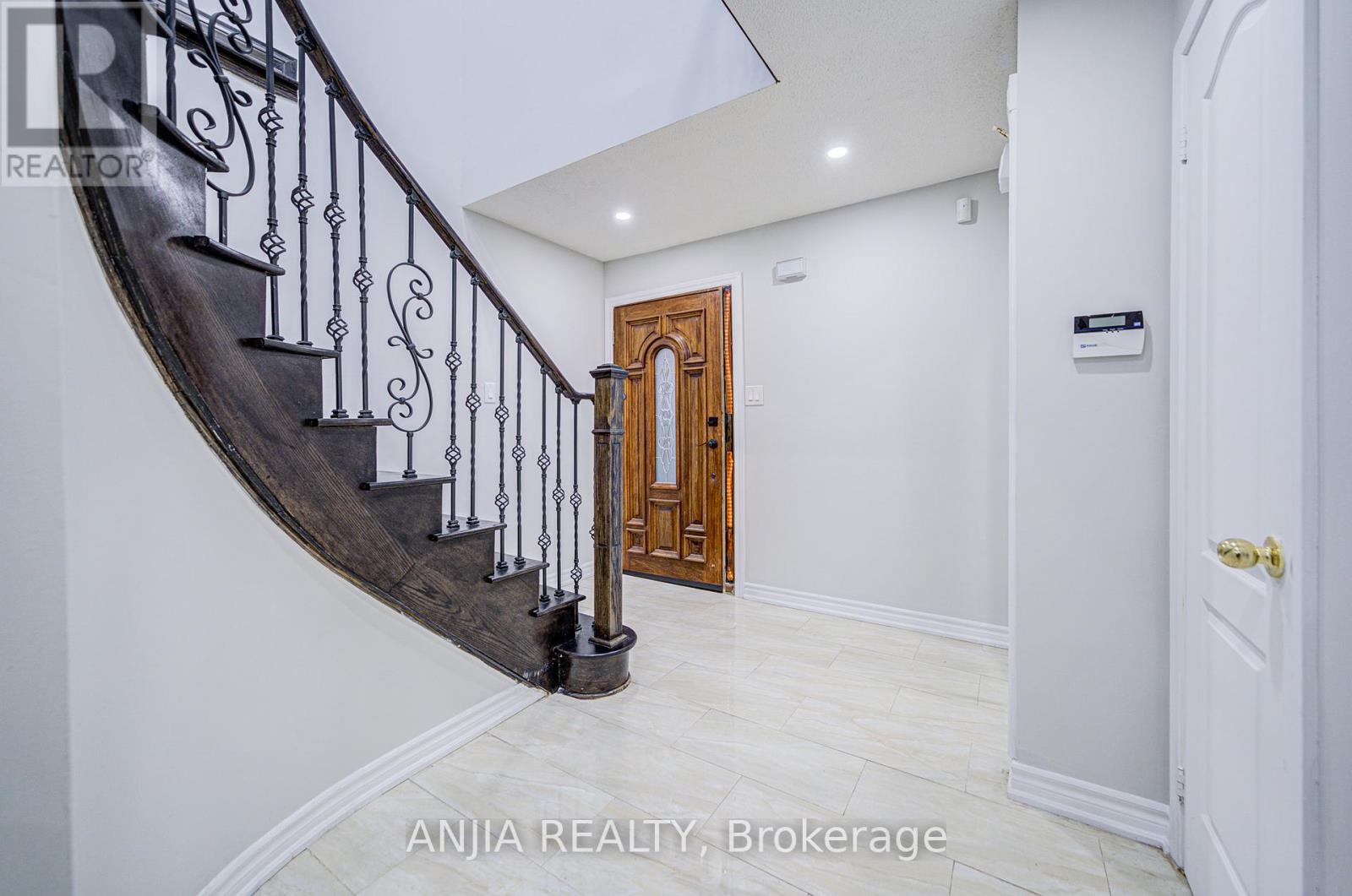 34 Terrosa Road, Markham, Ontario  L3S 2M7 - Photo 4 - N12524030