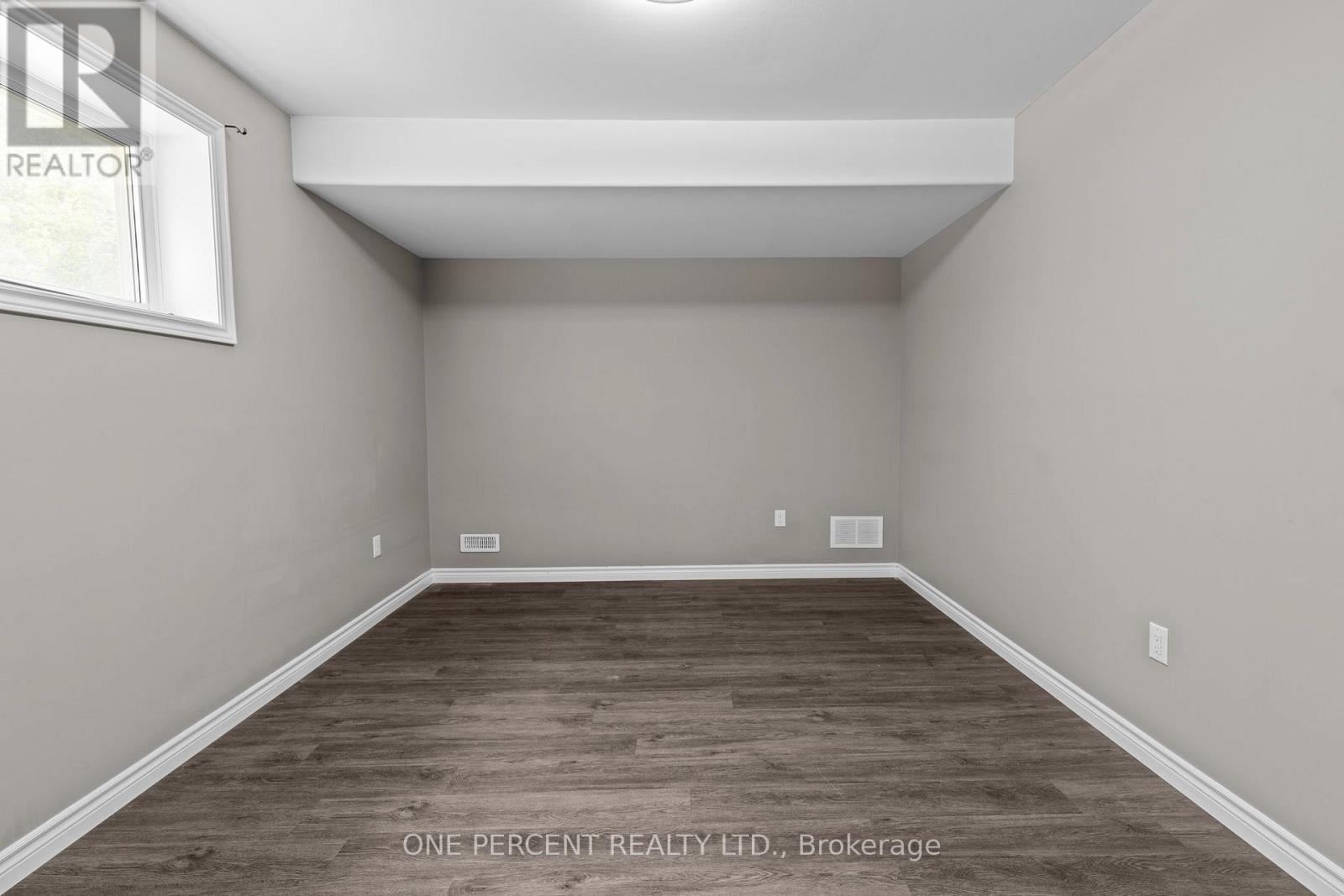 2326 Foxmead Road, Oro-Medonte, Ontario  L0K 1E0 - Photo 33 - S12523950