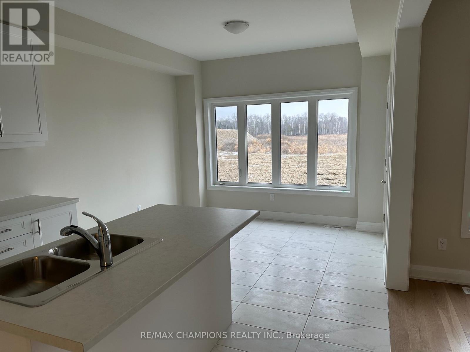 186 Union Boulevard, Wasaga Beach, Ontario  L9Z 0N5 - Photo 7 - S12524094