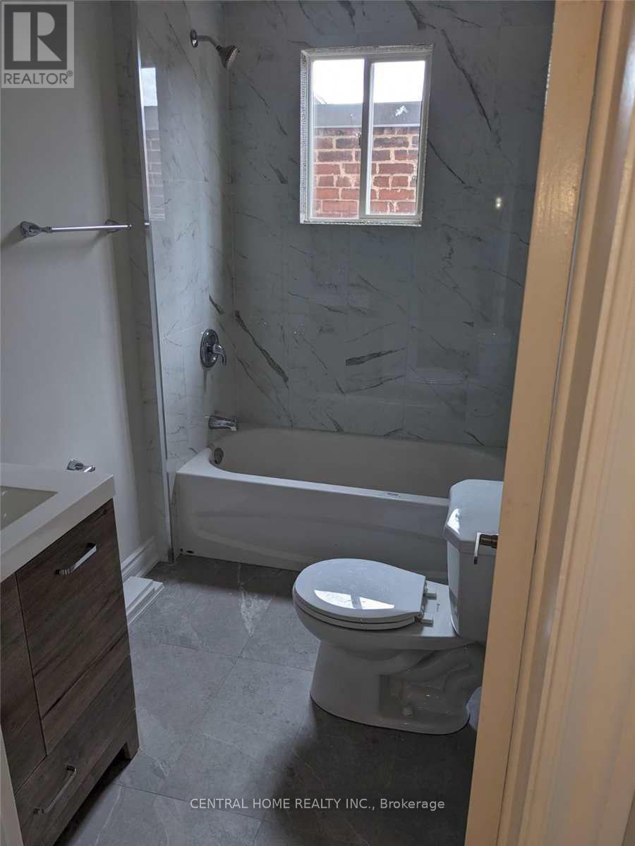 714 Lansdowne Avenue, Toronto, Ontario  M6H 3Y8 - Photo 12 - W12523932