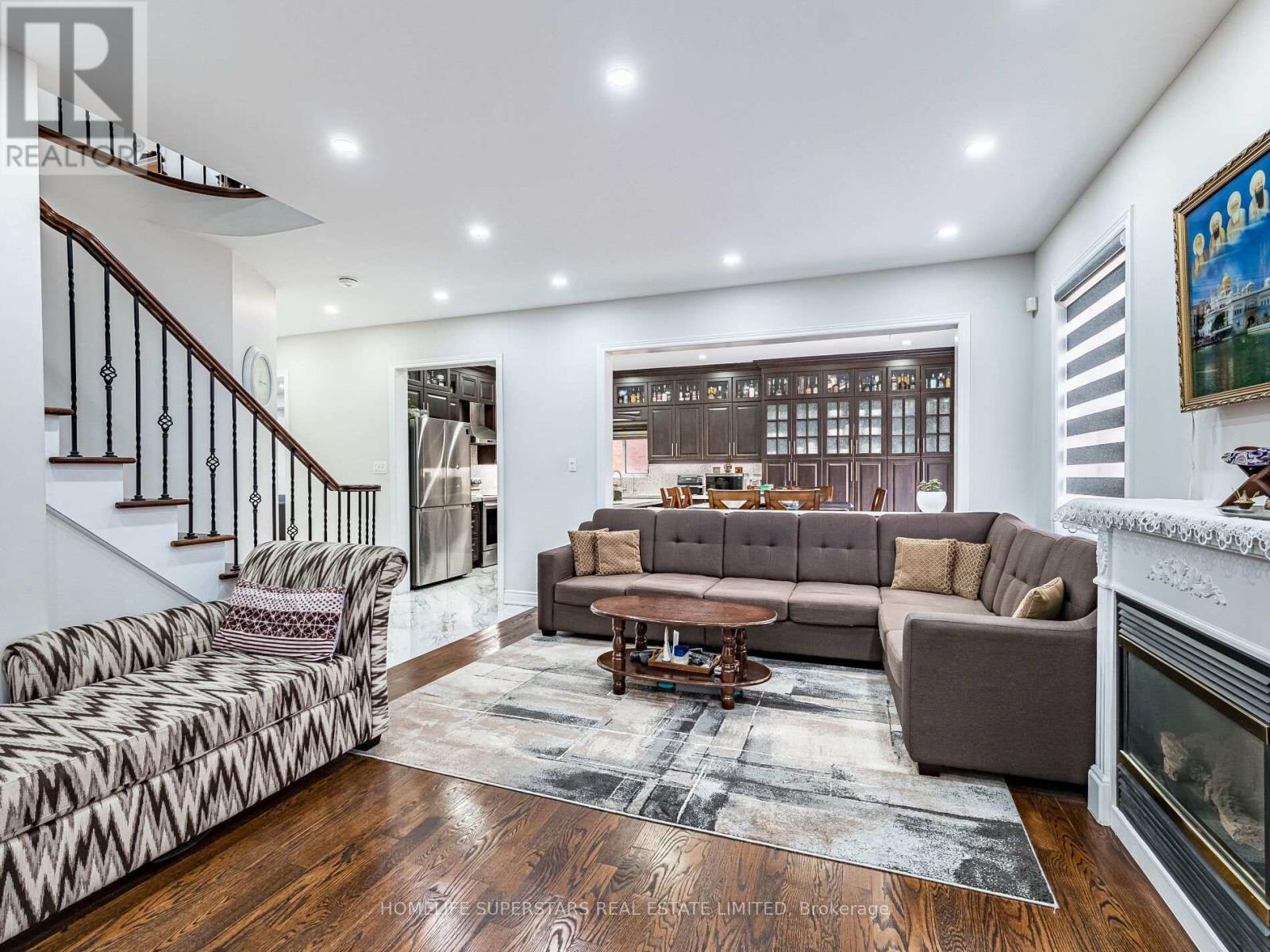 13 Wallaby Way, Brampton, Ontario L6R 3G1 - Photo 10 - W12523972