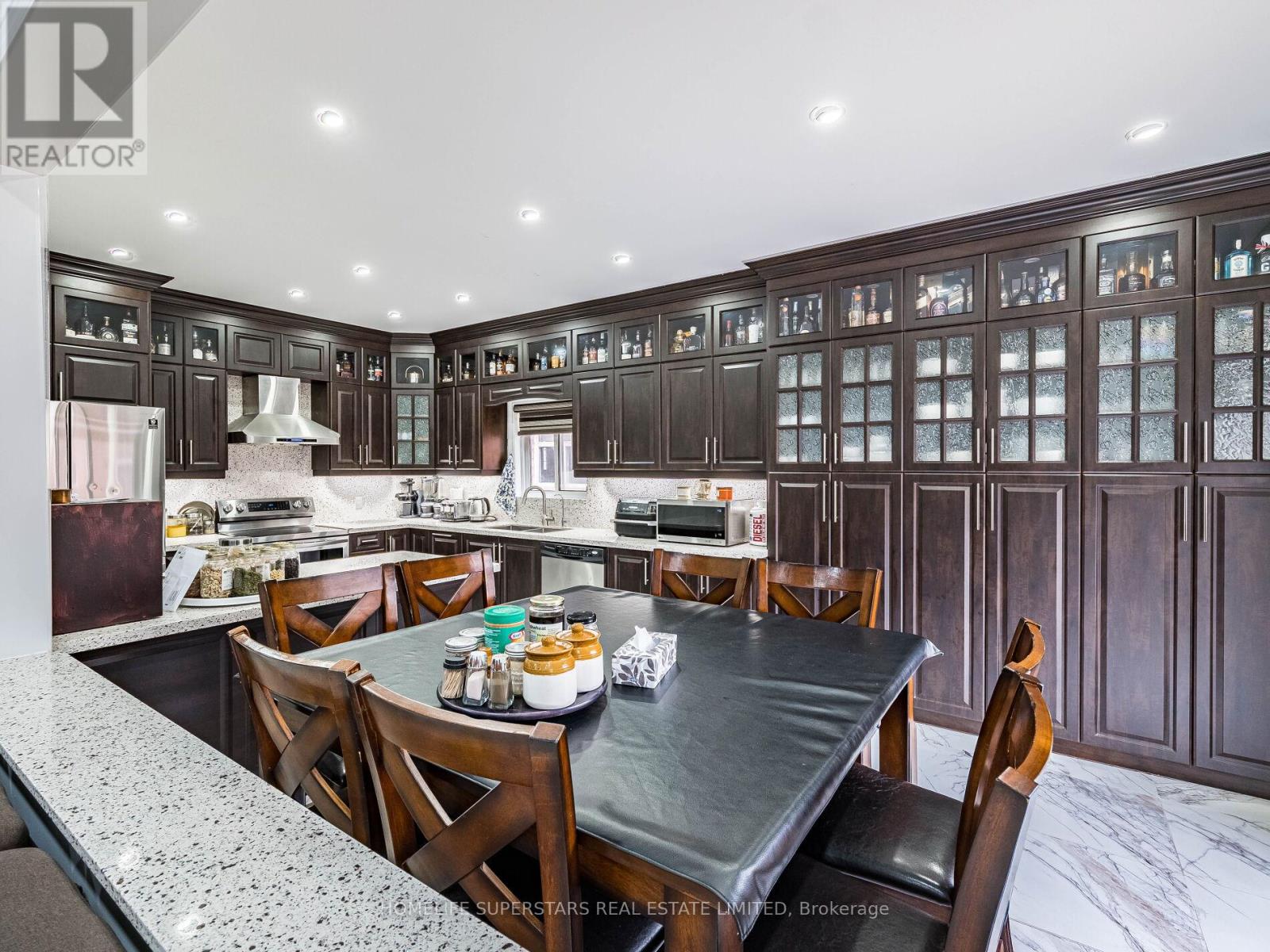 13 Wallaby Way, Brampton, Ontario L6R 3G1 - Photo 11 - W12523972