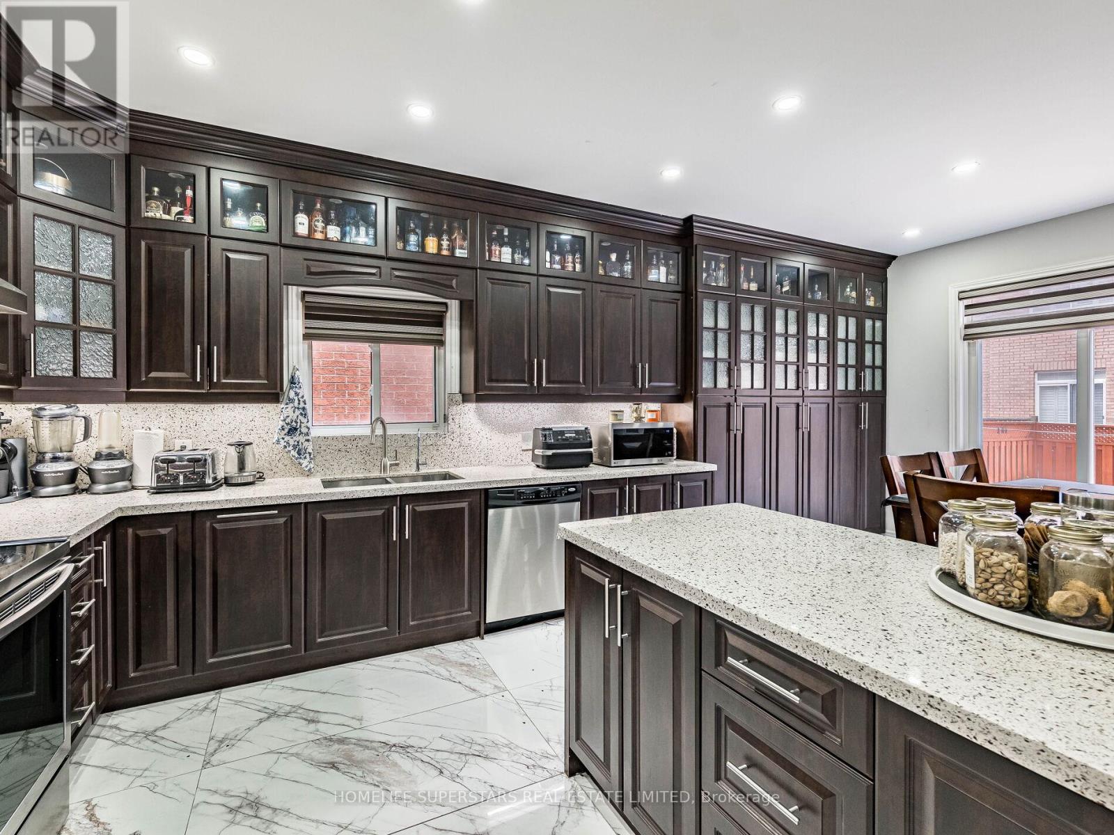 13 Wallaby Way, Brampton, Ontario L6R 3G1 - Photo 12 - W12523972