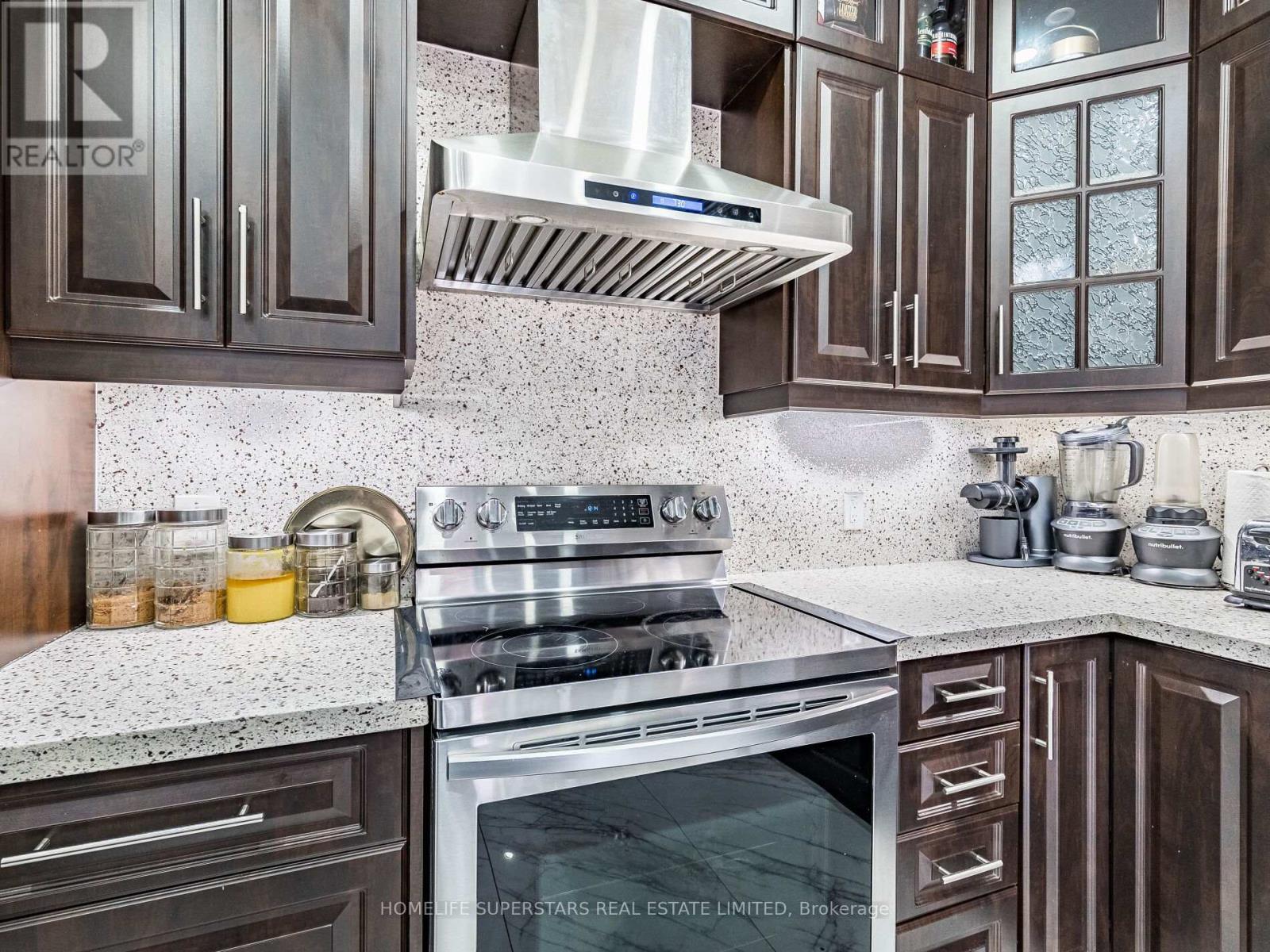 13 Wallaby Way, Brampton, Ontario L6R 3G1 - Photo 14 - W12523972