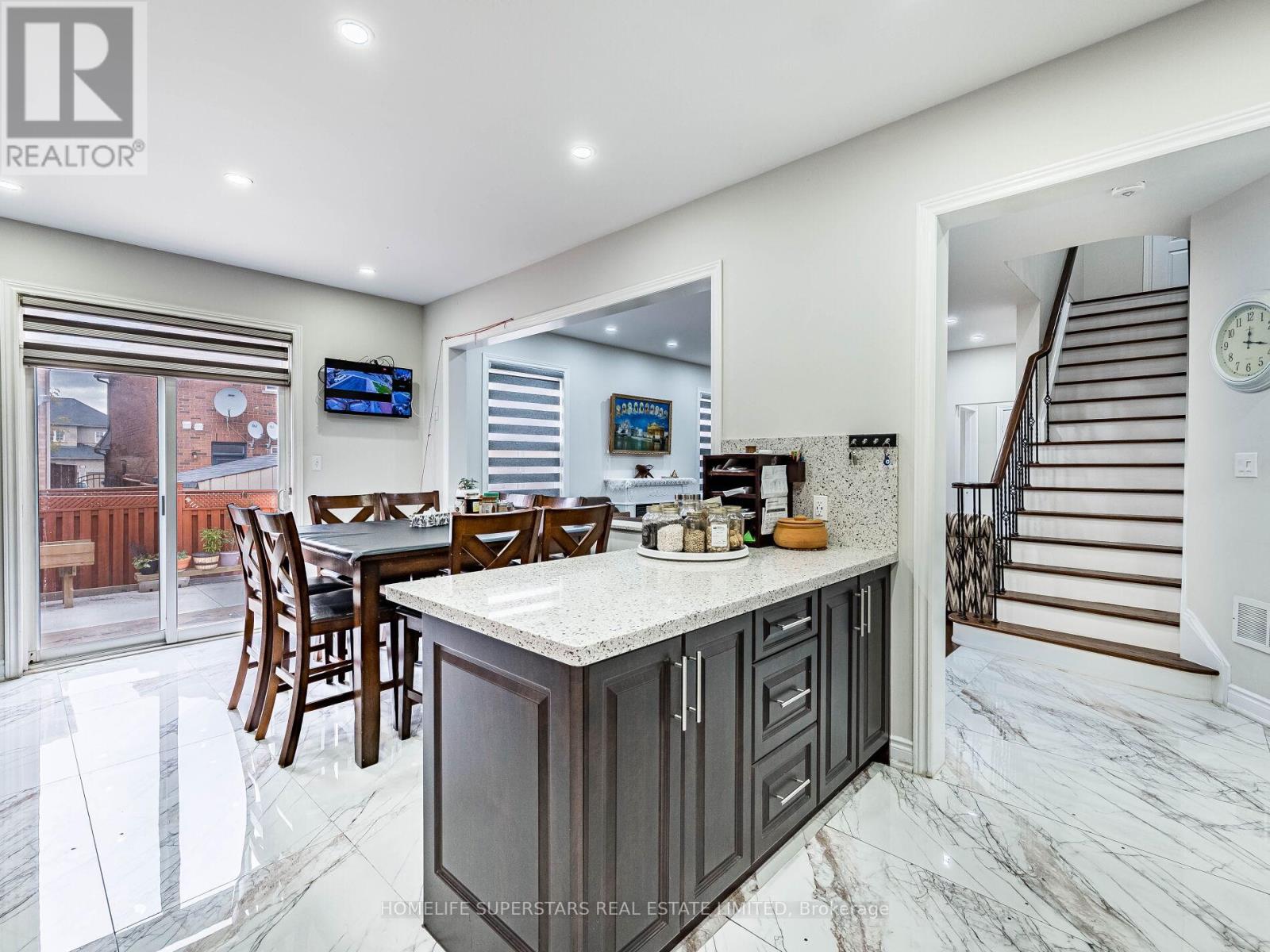 13 Wallaby Way, Brampton, Ontario L6R 3G1 - Photo 15 - W12523972