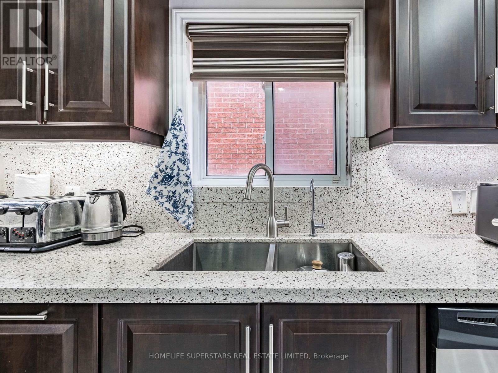 13 Wallaby Way, Brampton, Ontario L6R 3G1 - Photo 16 - W12523972