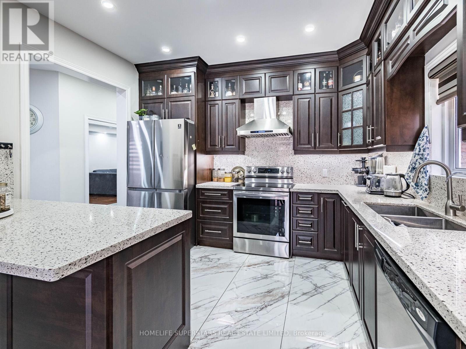 13 Wallaby Way, Brampton, Ontario L6R 3G1 - Photo 17 - W12523972