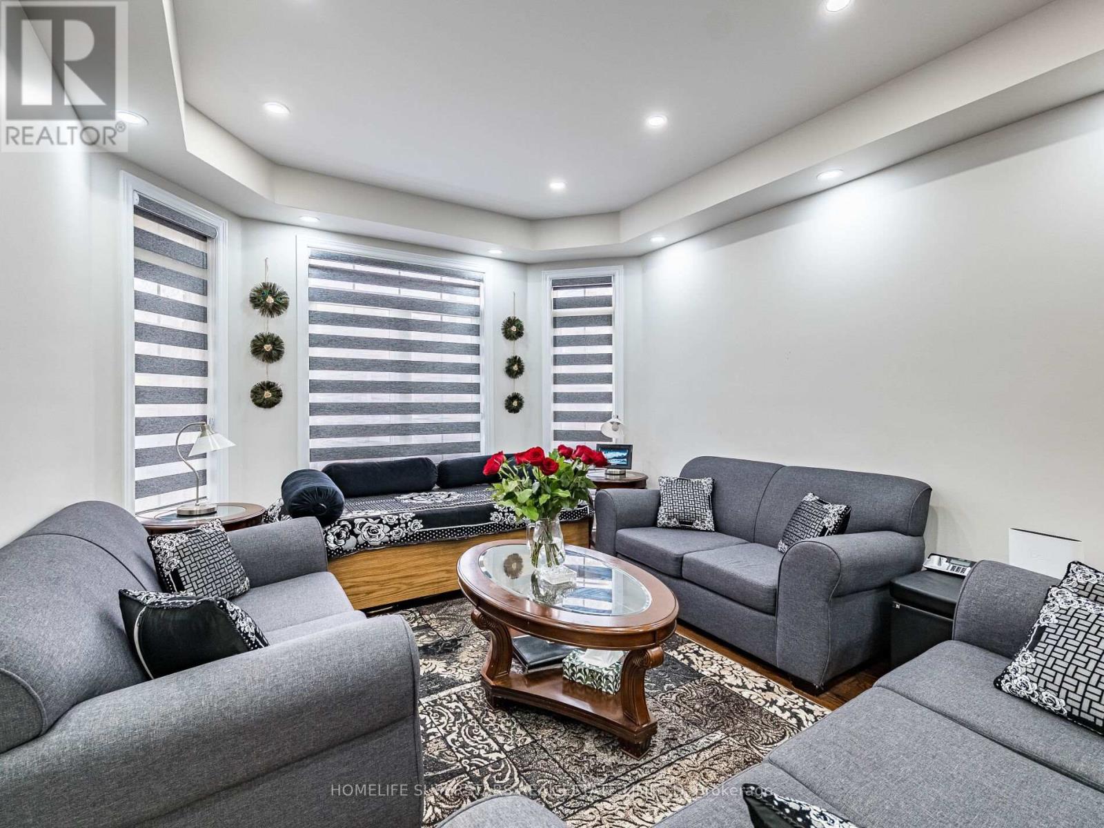 13 Wallaby Way, Brampton, Ontario L6R 3G1 - Photo 5 - W12523972