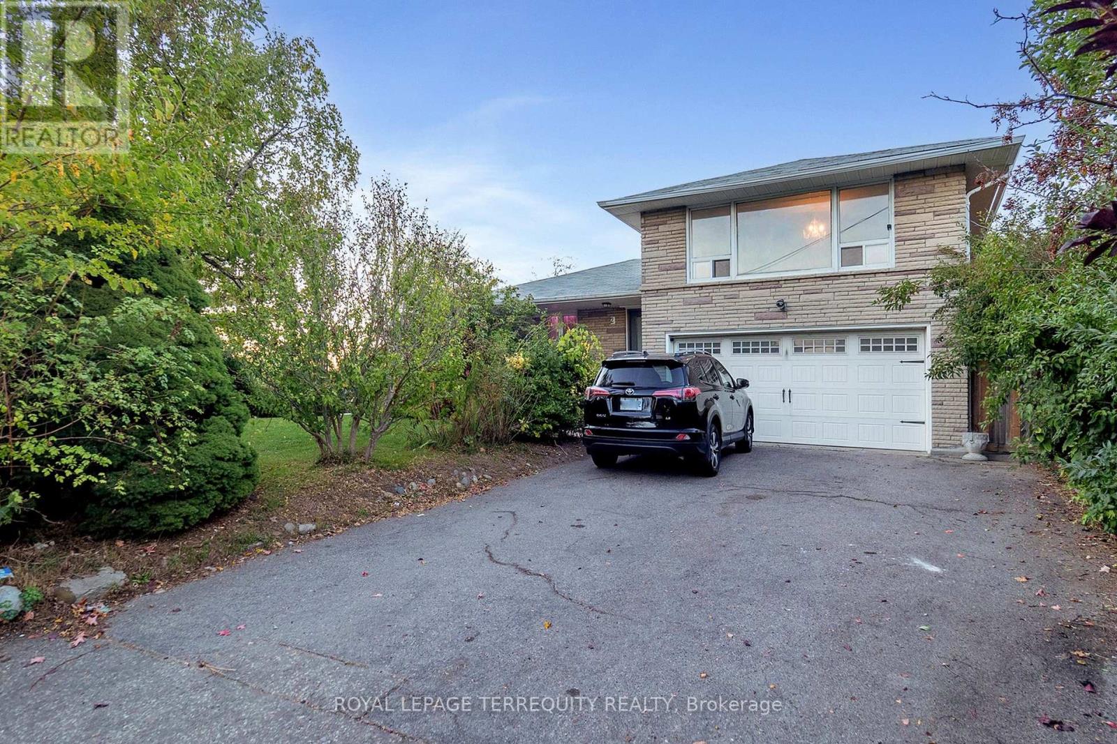2 Stockton Road, Toronto, Ontario  M6A 1K7 - Photo 4 - W12524038
