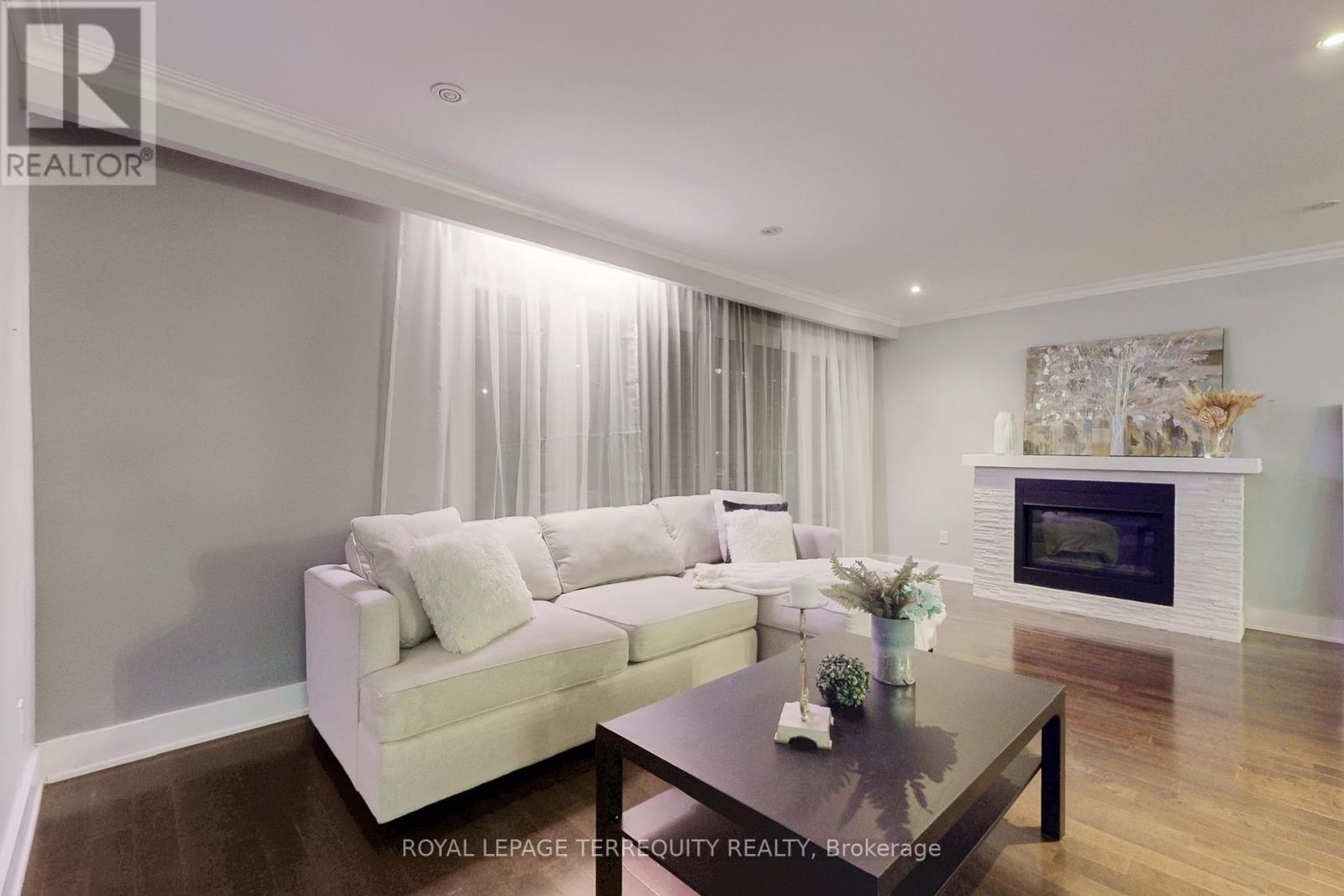 2 Stockton Road, Toronto, Ontario  M6A 1K7 - Photo 5 - W12524038