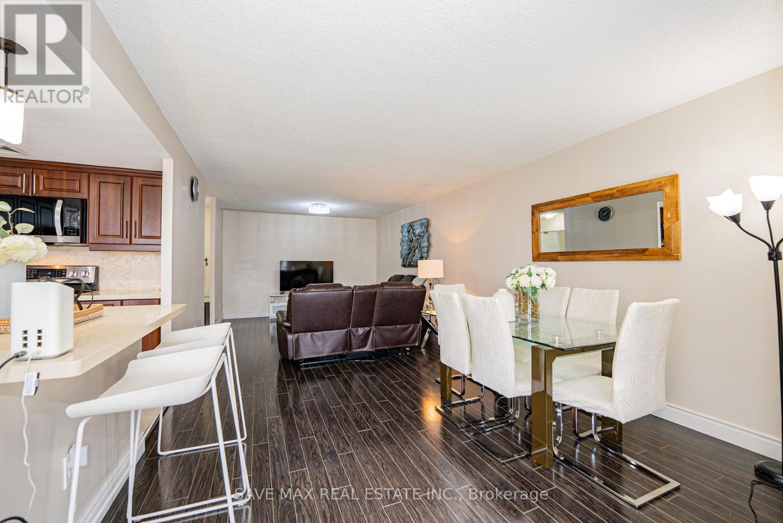 2207 - 350 Webb Drive, Mississauga, Ontario  L5B 3W4 - Photo 12 - W12524070