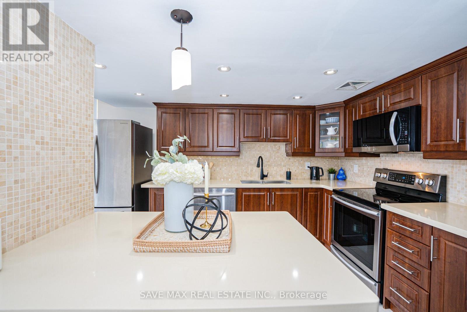 2207 - 350 Webb Drive, Mississauga, Ontario  L5B 3W4 - Photo 13 - W12524070