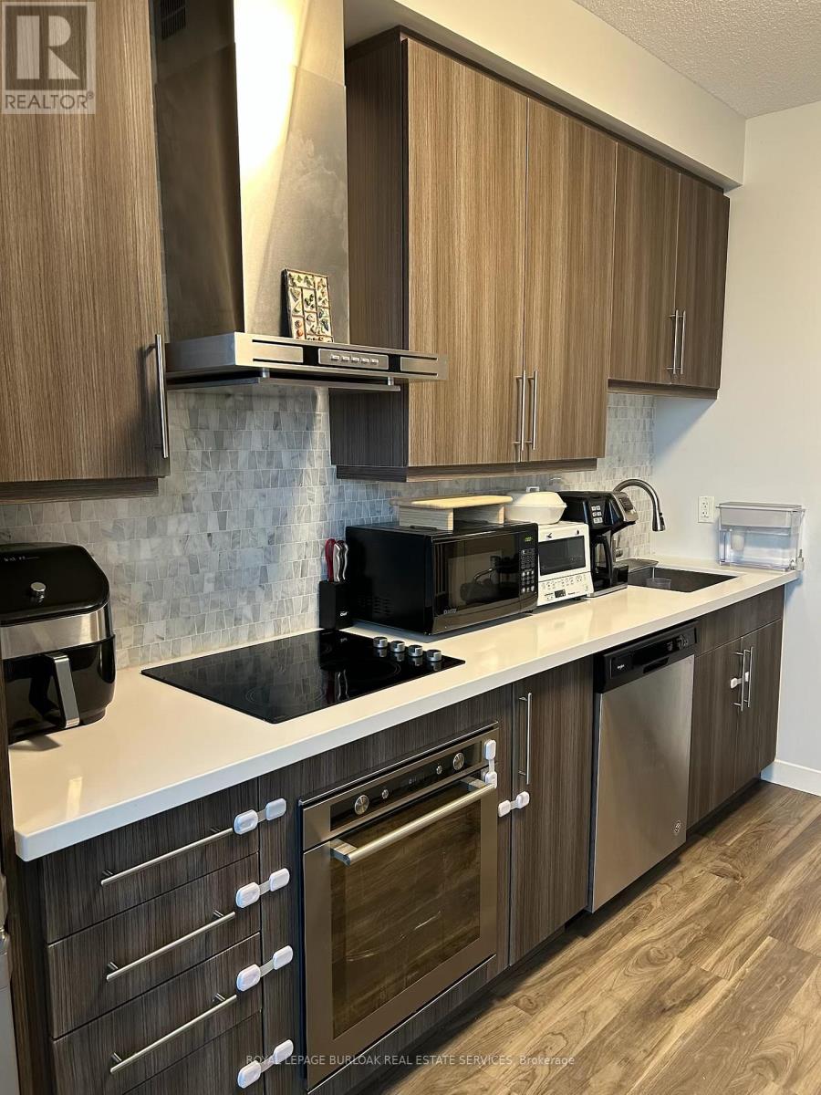 2307 - 2087 Fairview Street, Burlington, Ontario  L7R 0E5 - Photo 2 - W12524096